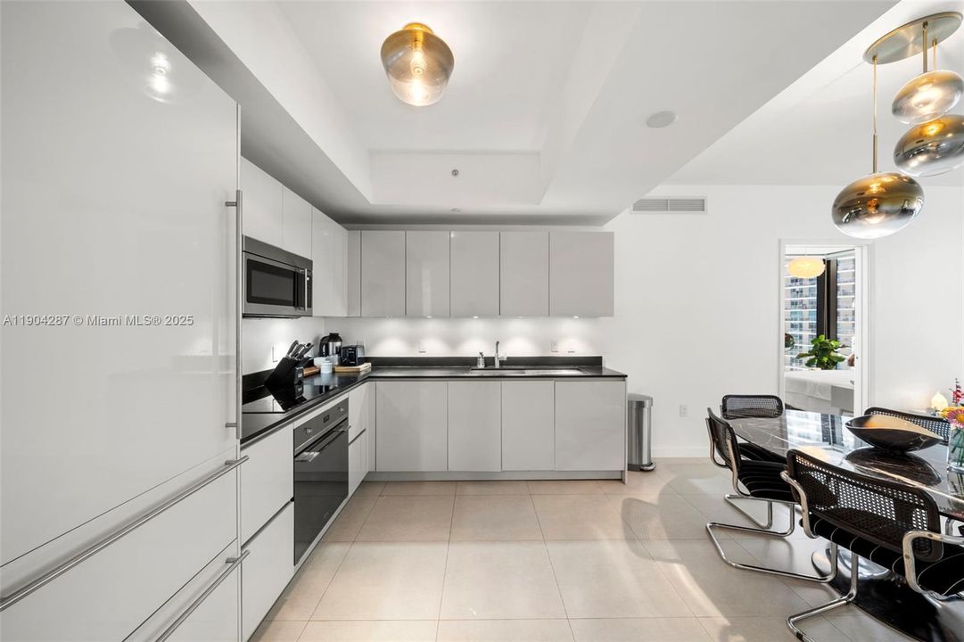 На продажу: $849,999 (1 спален, 2 ванн, 1100 Квадратных фут)