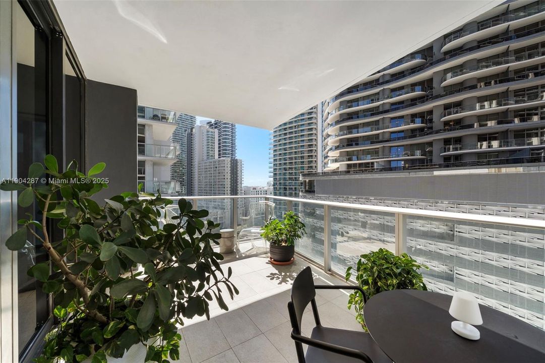 На продажу: $849,999 (1 спален, 2 ванн, 1100 Квадратных фут)