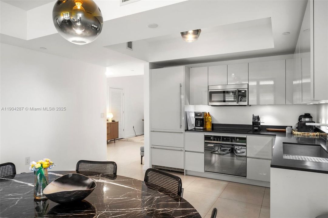 На продажу: $849,999 (1 спален, 2 ванн, 1100 Квадратных фут)