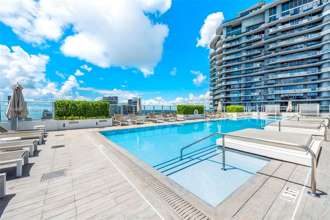 На продажу: $849,999 (1 спален, 2 ванн, 1100 Квадратных фут)