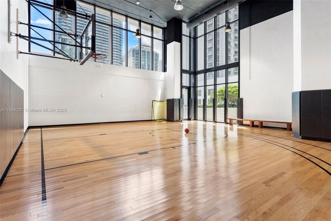 На продажу: $849,999 (1 спален, 2 ванн, 1100 Квадратных фут)