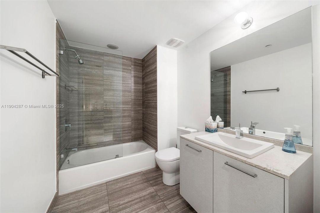 На продажу: $849,999 (1 спален, 2 ванн, 1100 Квадратных фут)