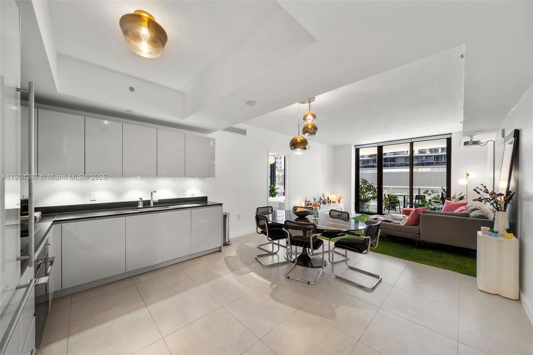 На продажу: $849,999 (1 спален, 2 ванн, 1100 Квадратных фут)