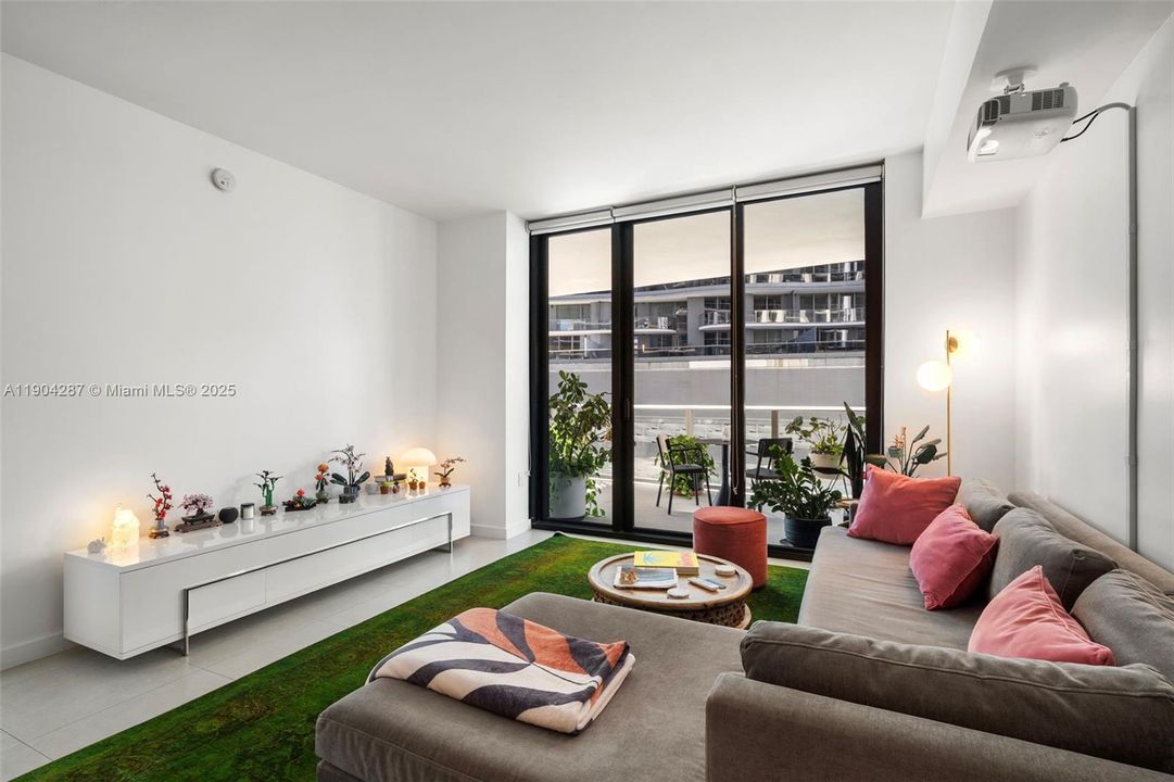 На продажу: $849,999 (1 спален, 2 ванн, 1100 Квадратных фут)