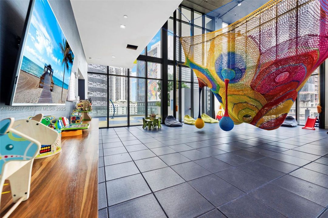 На продажу: $849,999 (1 спален, 2 ванн, 1100 Квадратных фут)