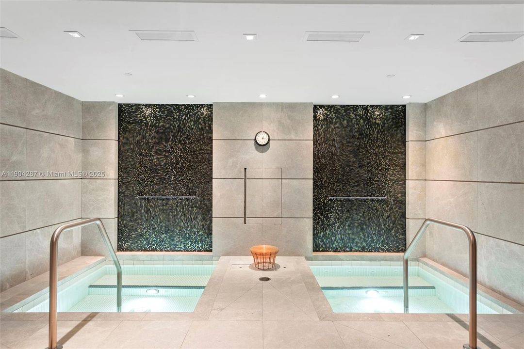 На продажу: $849,999 (1 спален, 2 ванн, 1100 Квадратных фут)