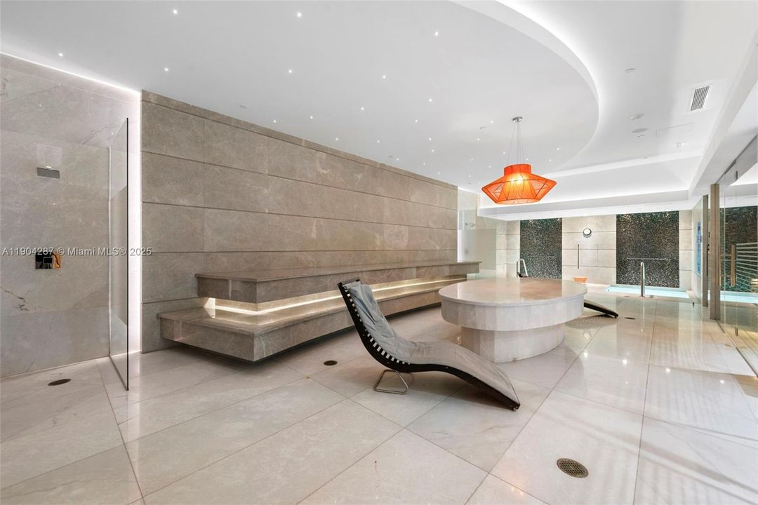 На продажу: $849,999 (1 спален, 2 ванн, 1100 Квадратных фут)