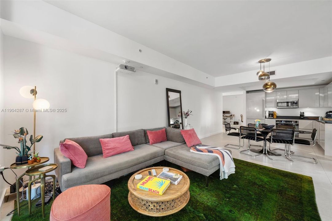 На продажу: $849,999 (1 спален, 2 ванн, 1100 Квадратных фут)