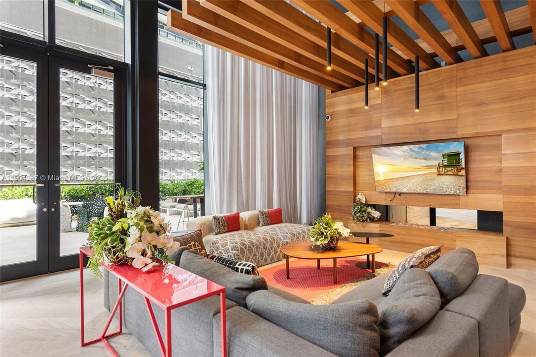 На продажу: $849,999 (1 спален, 2 ванн, 1100 Квадратных фут)