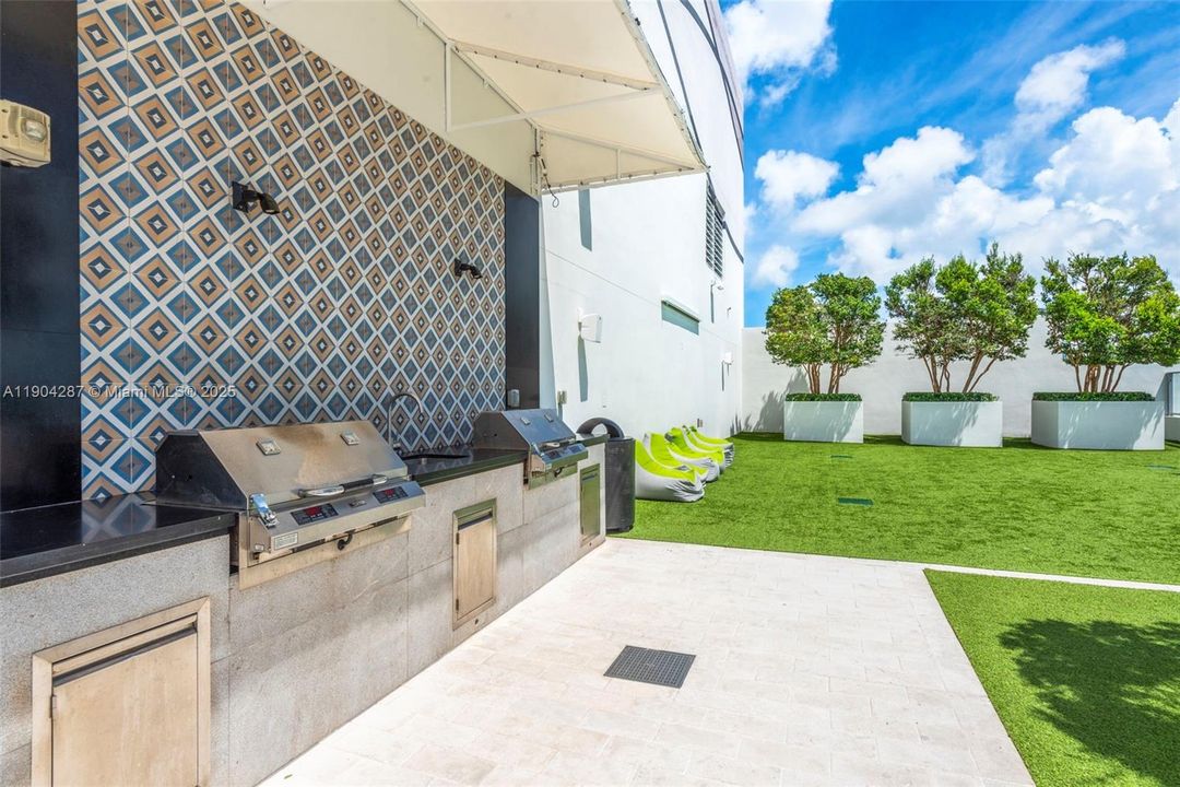 На продажу: $849,999 (1 спален, 2 ванн, 1100 Квадратных фут)