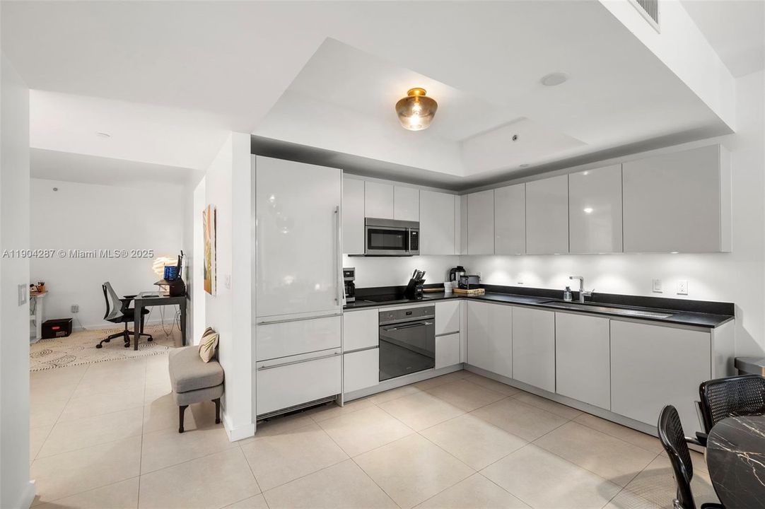 На продажу: $849,999 (1 спален, 2 ванн, 1100 Квадратных фут)