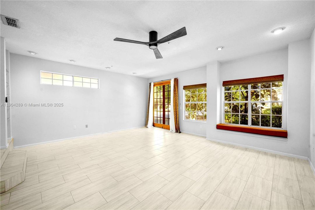 待售: $327,900 (3 贝兹, 2 浴室, 0 平方英尺)