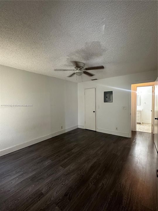 For Rent: $1,700 (1 beds, 1 baths, 712 Square Feet)
