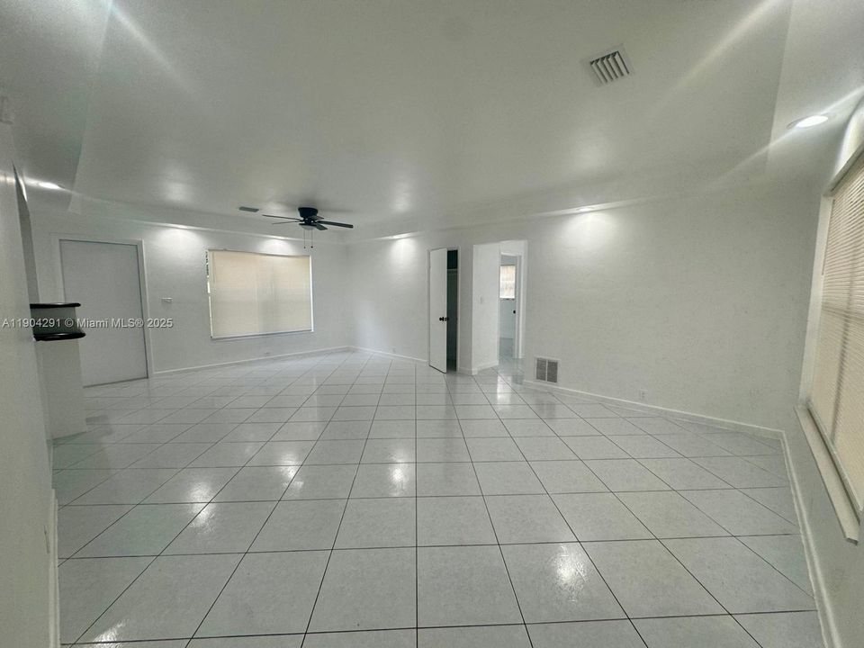 For Rent: $2,995 (3 beds, 2 baths, 1220 Square Feet)