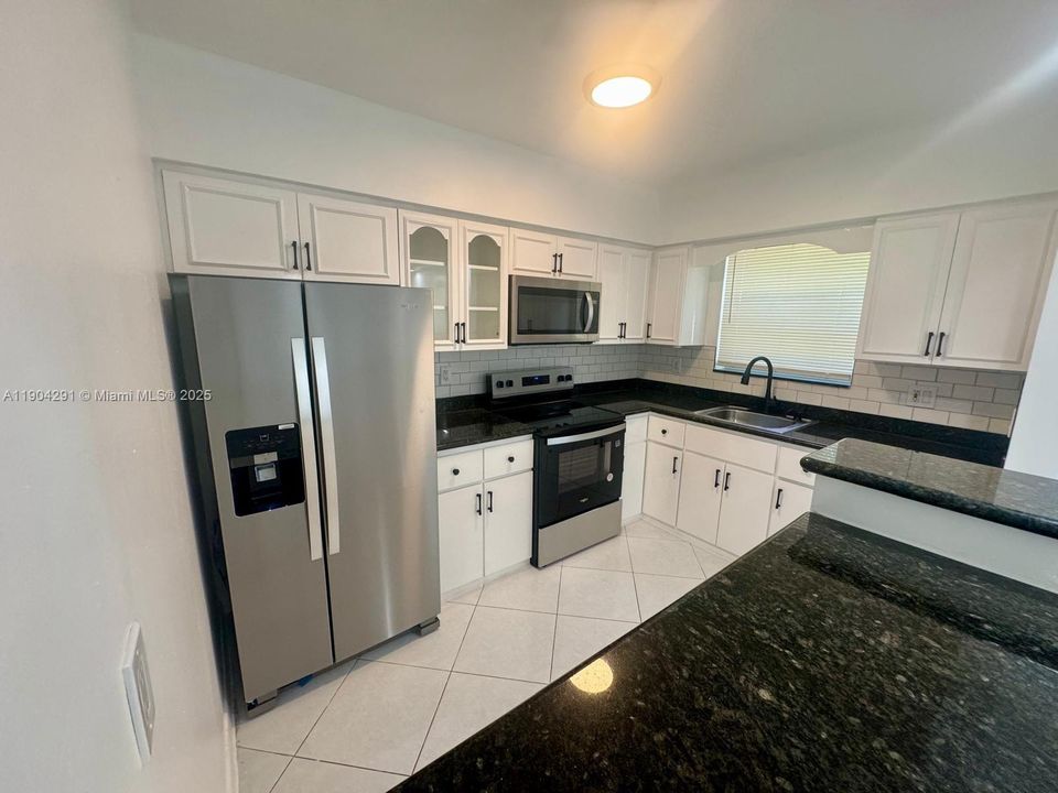 For Rent: $2,995 (3 beds, 2 baths, 1220 Square Feet)