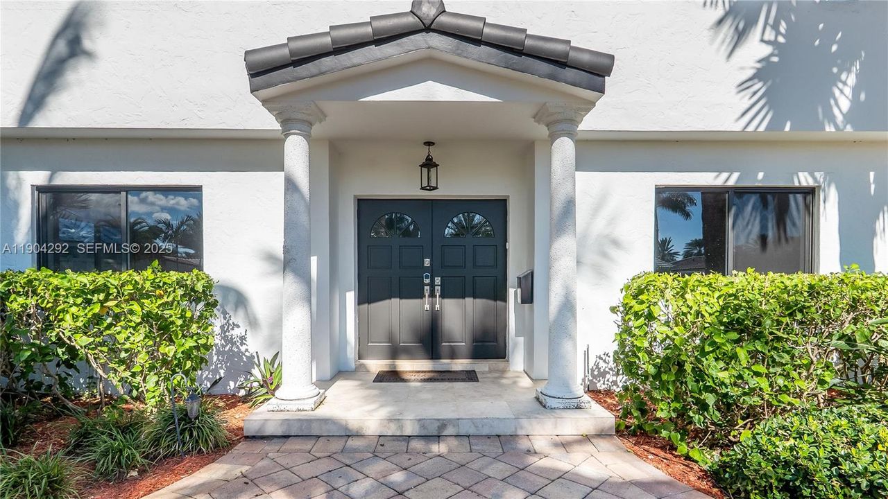 For Sale: $2,800,000 (6 beds, 4 baths, 3772 Square Feet)