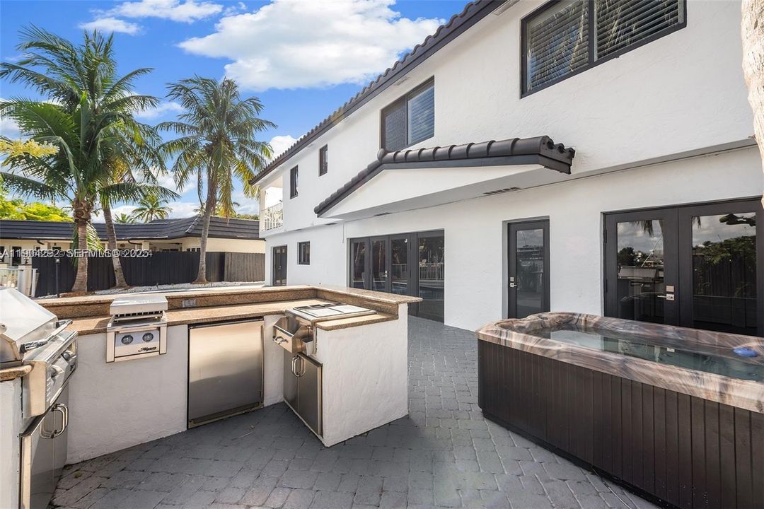 待售: $2,800,000 (6 贝兹, 4 浴室, 3772 平方英尺)