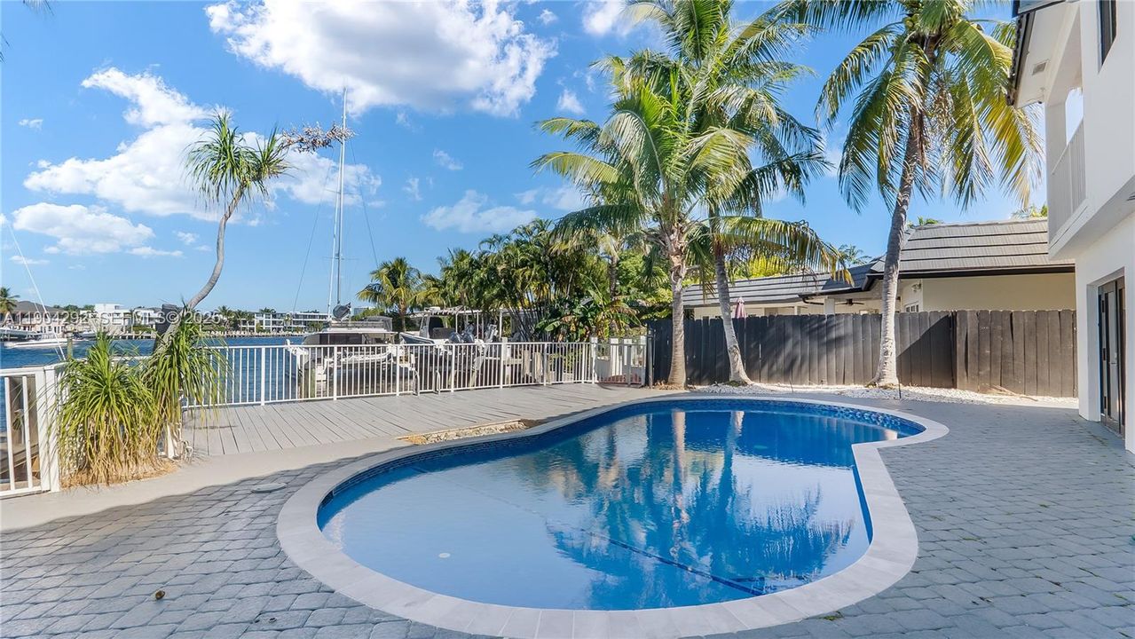 For Sale: $2,800,000 (6 beds, 4 baths, 3772 Square Feet)