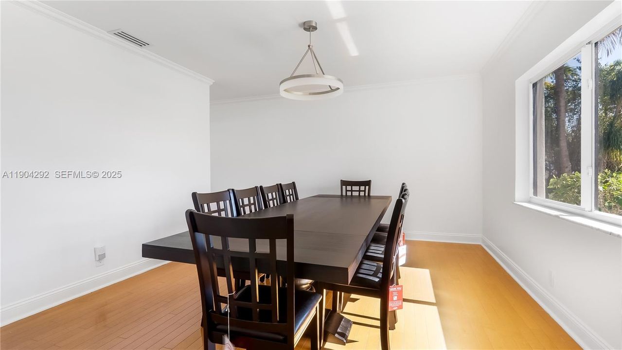 待售: $2,800,000 (6 贝兹, 4 浴室, 3772 平方英尺)