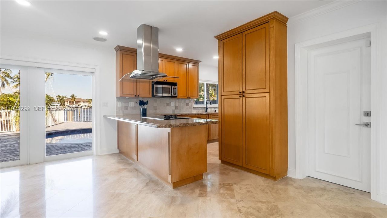 For Sale: $2,800,000 (6 beds, 4 baths, 3772 Square Feet)