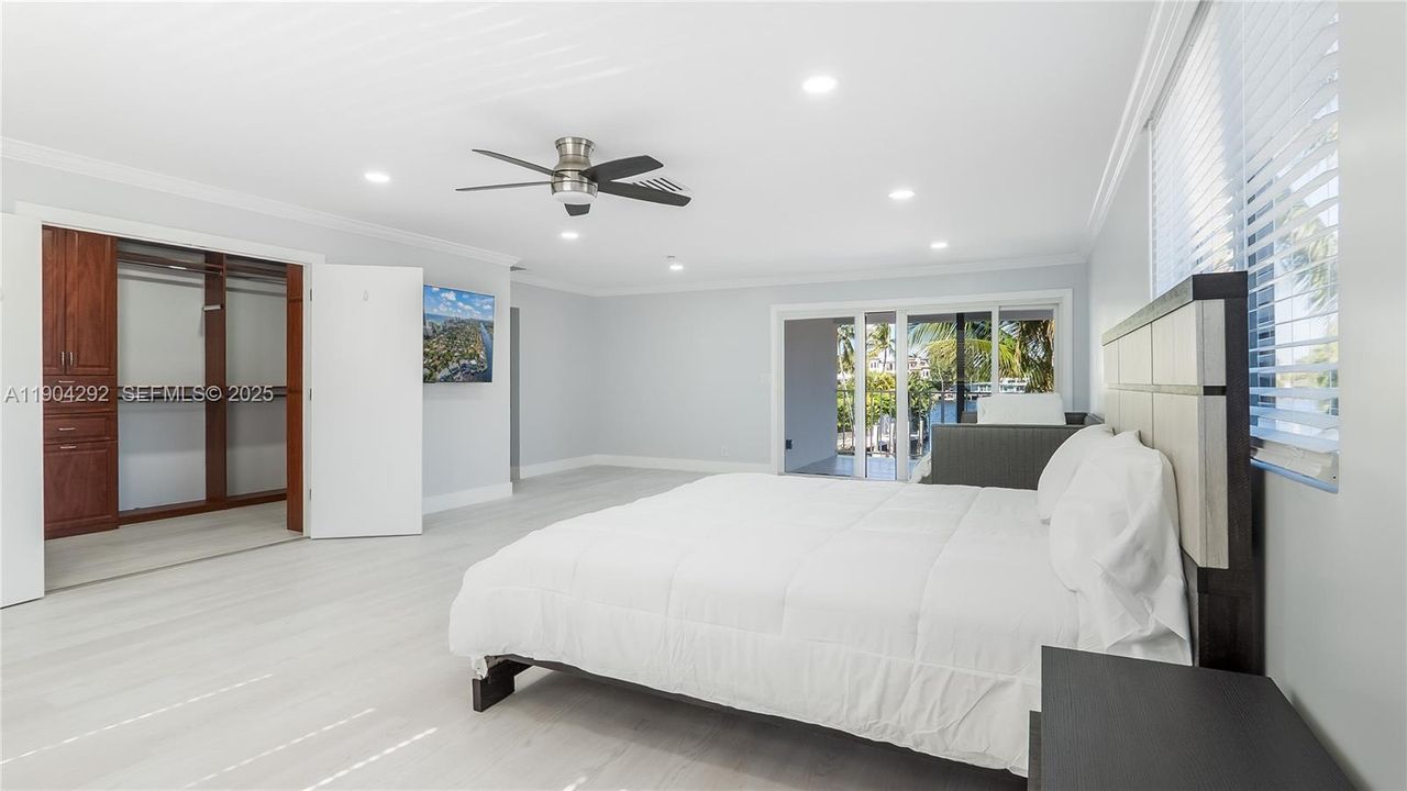 For Sale: $2,800,000 (6 beds, 4 baths, 3772 Square Feet)