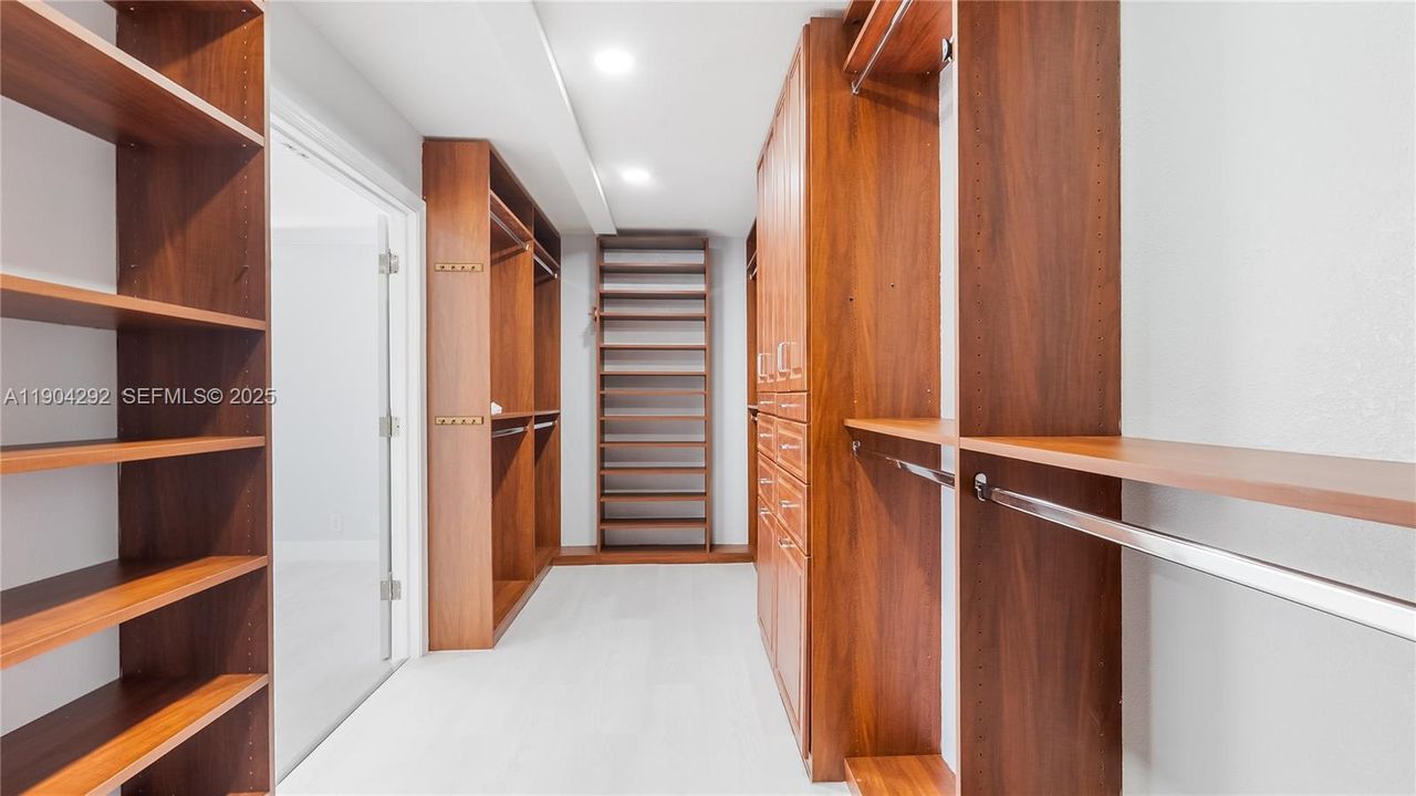 For Sale: $2,800,000 (6 beds, 4 baths, 3772 Square Feet)