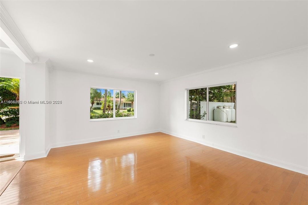 待售: $2,800,000 (6 贝兹, 4 浴室, 3772 平方英尺)