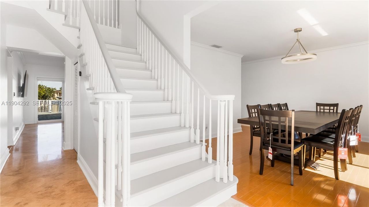 待售: $2,800,000 (6 贝兹, 4 浴室, 3772 平方英尺)