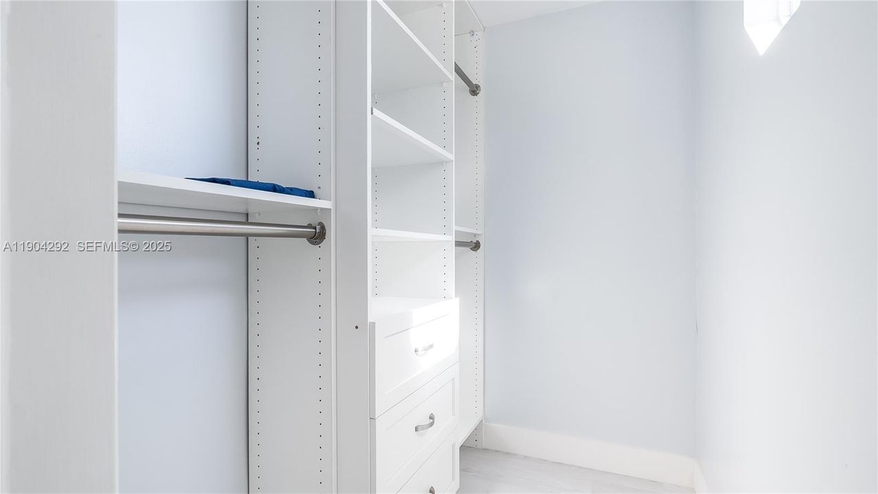 待售: $2,800,000 (6 贝兹, 4 浴室, 3772 平方英尺)