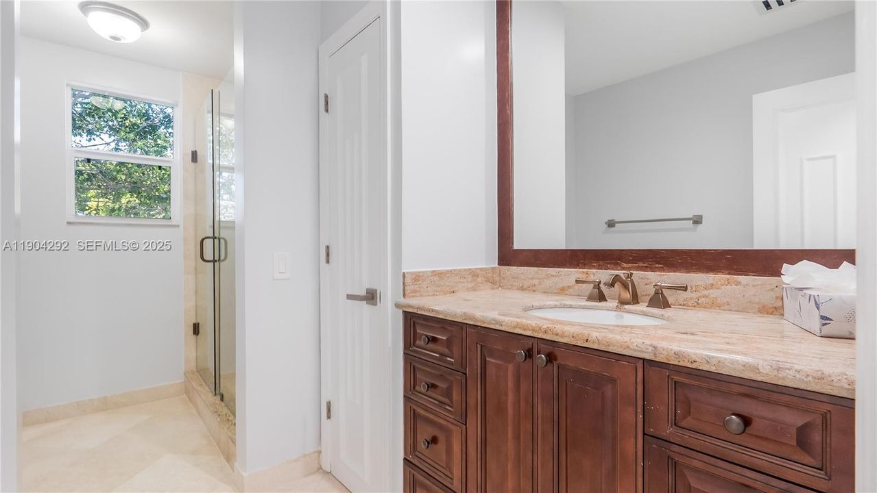 待售: $2,800,000 (6 贝兹, 4 浴室, 3772 平方英尺)