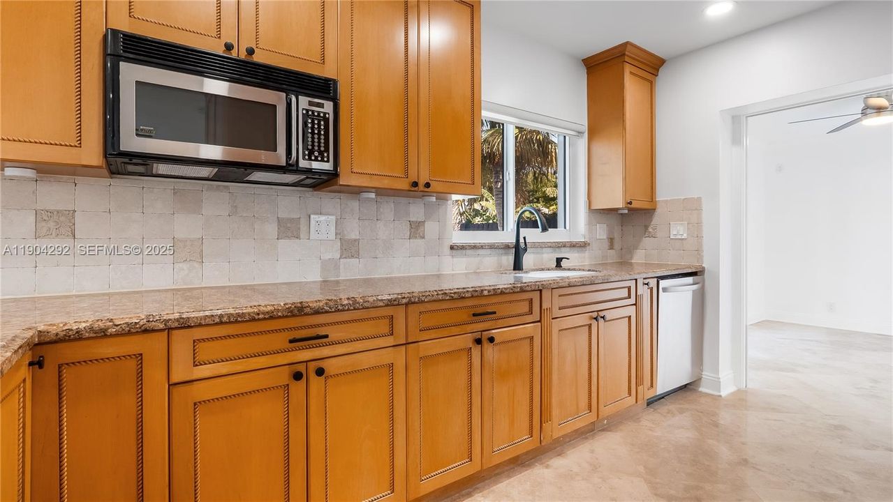 For Sale: $2,800,000 (6 beds, 4 baths, 3772 Square Feet)