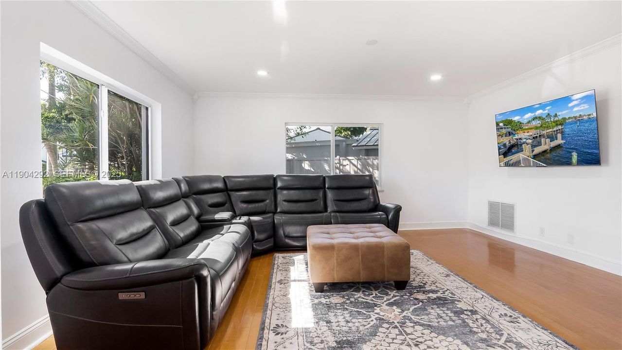 For Sale: $2,800,000 (6 beds, 4 baths, 3772 Square Feet)