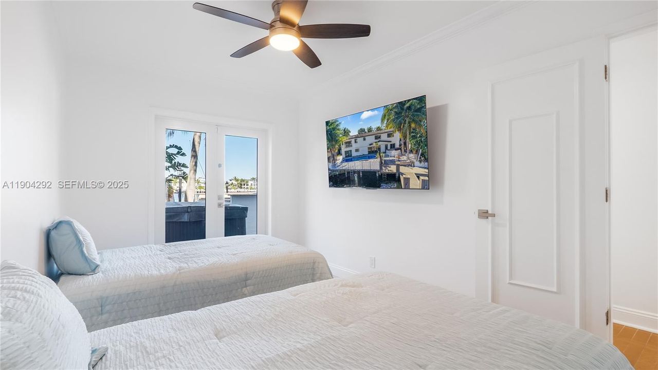 待售: $2,800,000 (6 贝兹, 4 浴室, 3772 平方英尺)