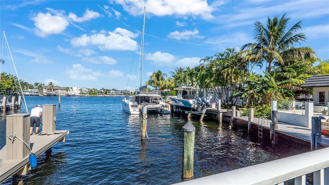 For Sale: $2,800,000 (6 beds, 4 baths, 3772 Square Feet)