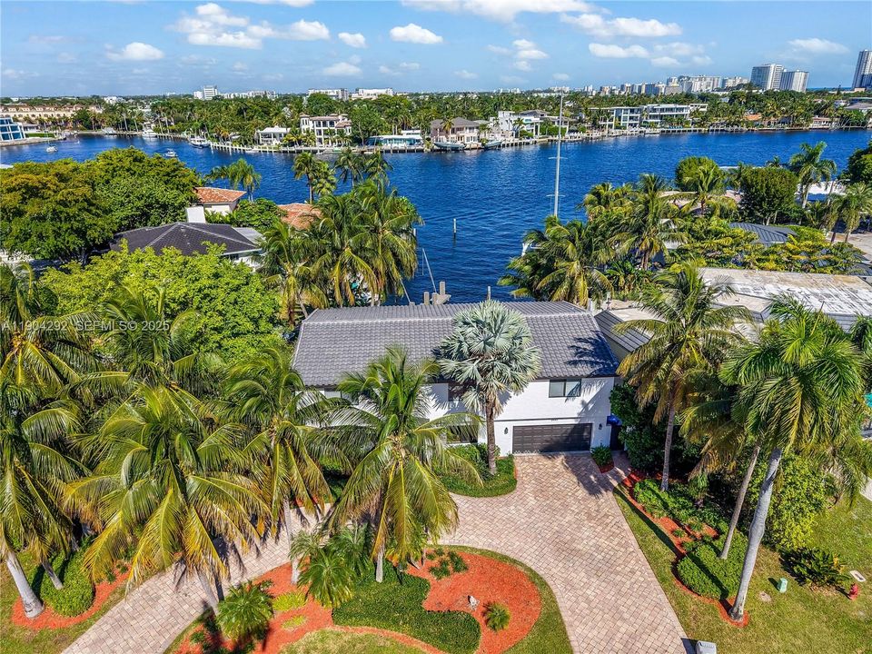 For Sale: $2,800,000 (6 beds, 4 baths, 3772 Square Feet)