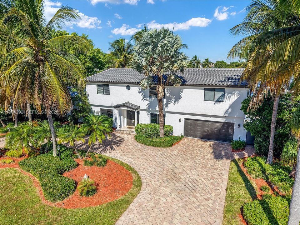 For Sale: $2,800,000 (6 beds, 4 baths, 3772 Square Feet)