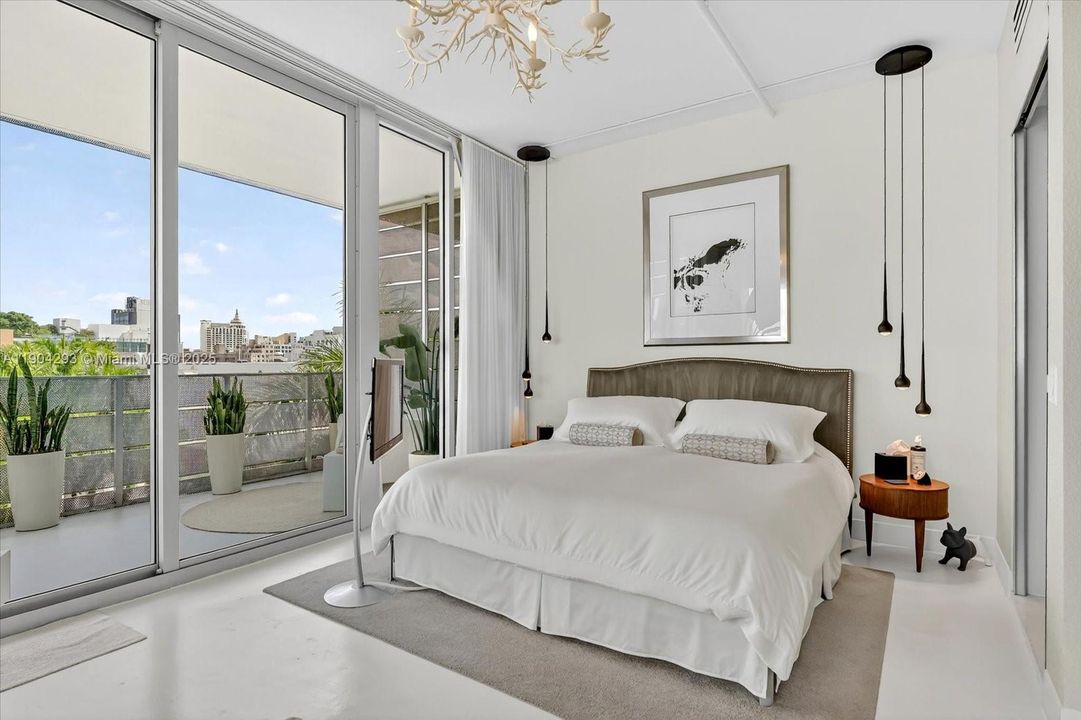 For Sale: $1,195,000 (2 beds, 2 baths, 1014 Square Feet)