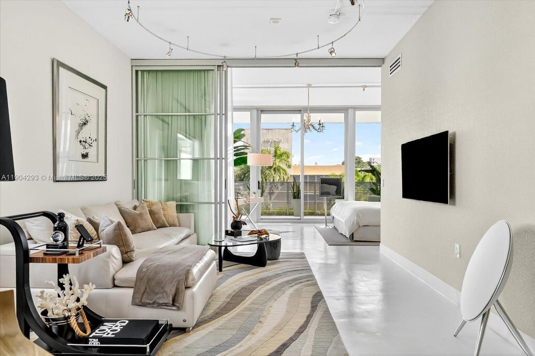 For Sale: $1,195,000 (2 beds, 2 baths, 1014 Square Feet)