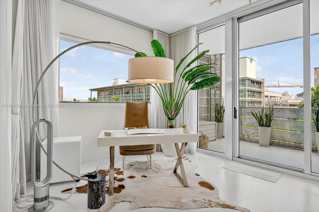 For Sale: $1,195,000 (2 beds, 2 baths, 1014 Square Feet)