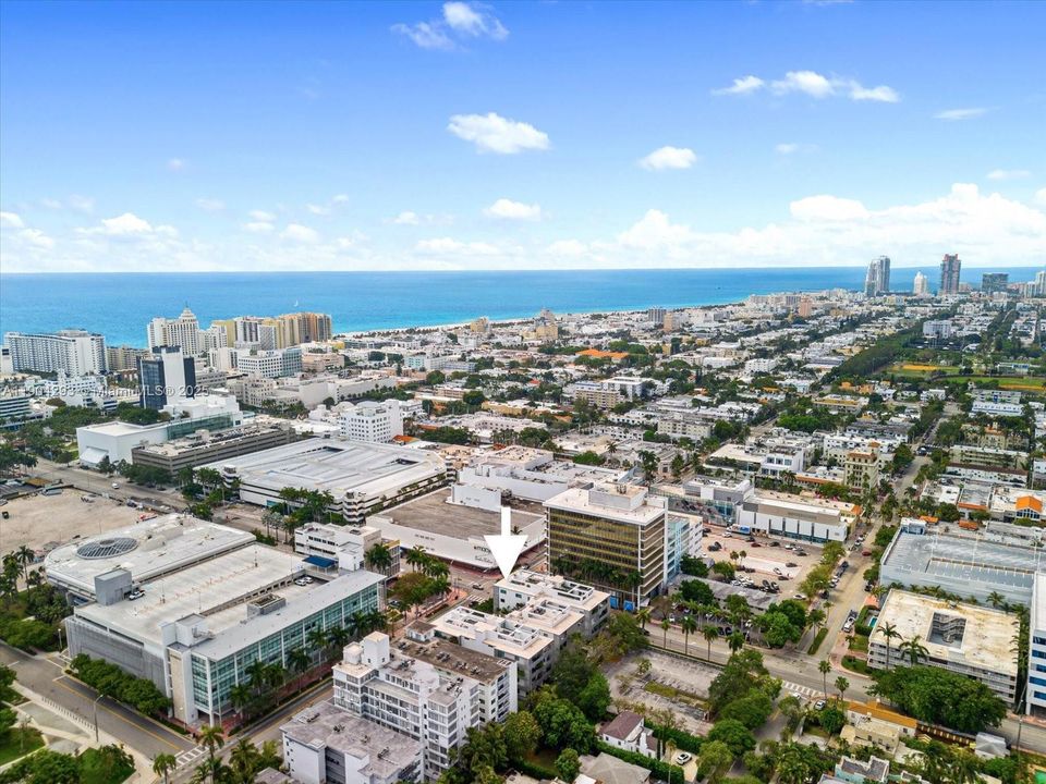 For Sale: $1,195,000 (2 beds, 2 baths, 1014 Square Feet)