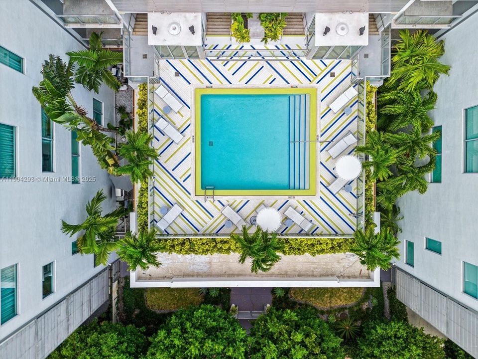 For Sale: $1,195,000 (2 beds, 2 baths, 1014 Square Feet)