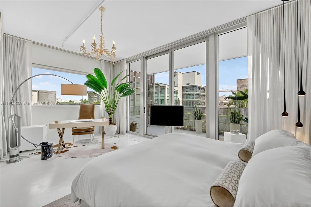 For Sale: $1,195,000 (2 beds, 2 baths, 1014 Square Feet)