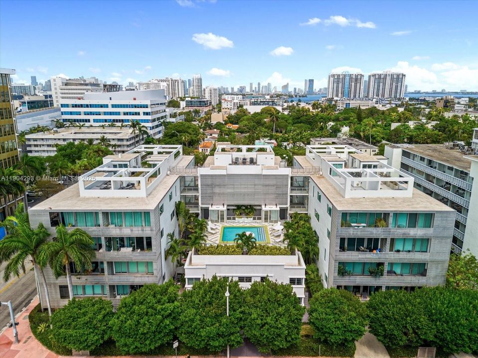 For Sale: $1,195,000 (2 beds, 2 baths, 1014 Square Feet)