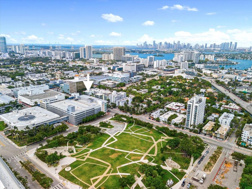 For Sale: $1,195,000 (2 beds, 2 baths, 1014 Square Feet)