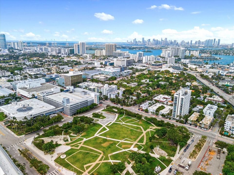 For Sale: $1,195,000 (2 beds, 2 baths, 1014 Square Feet)