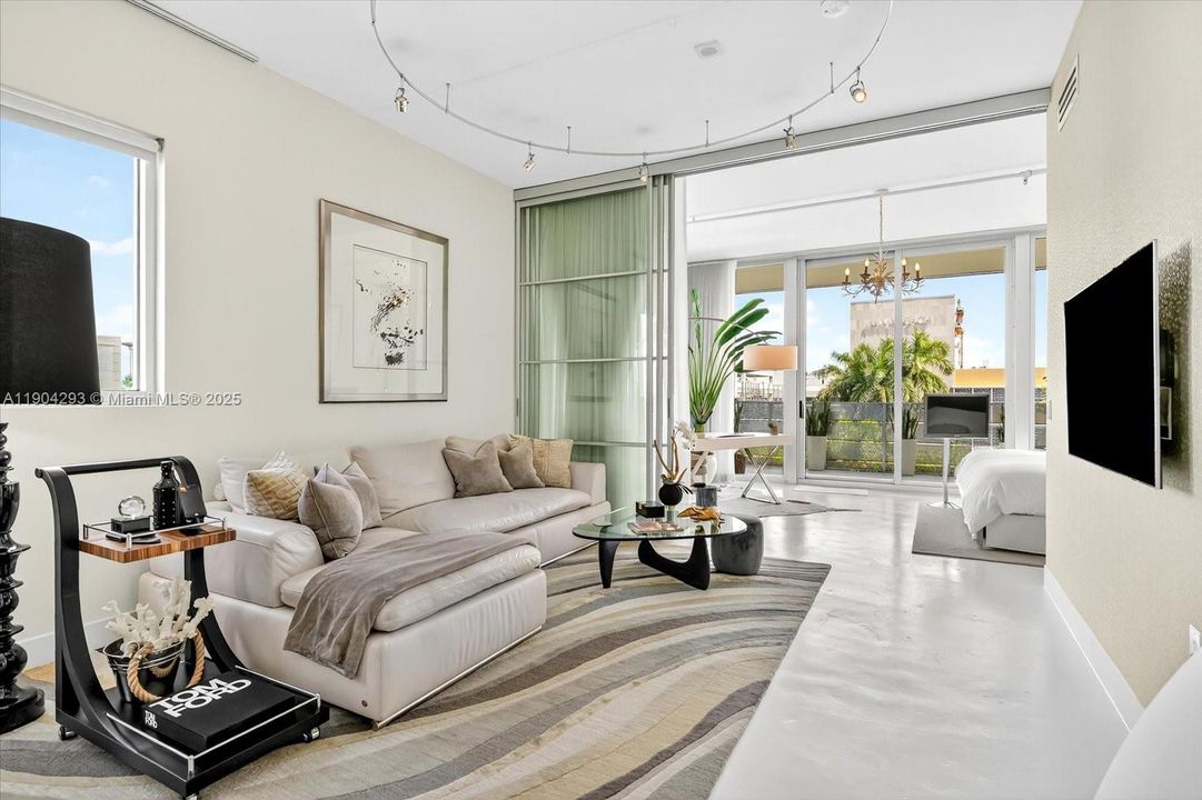 For Sale: $1,195,000 (2 beds, 2 baths, 1014 Square Feet)