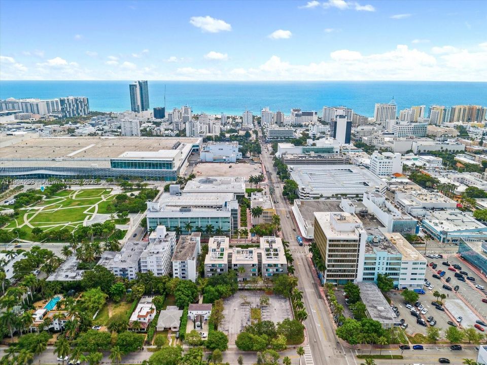 For Sale: $1,195,000 (2 beds, 2 baths, 1014 Square Feet)