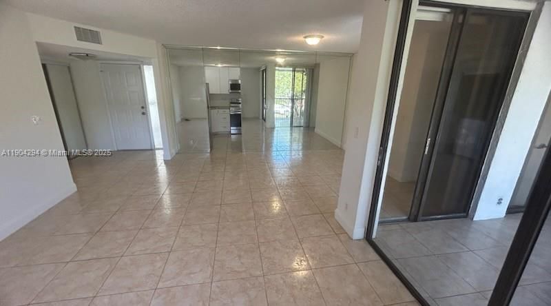 For Sale: $229,000 (2 beds, 2 baths, 978 Square Feet)