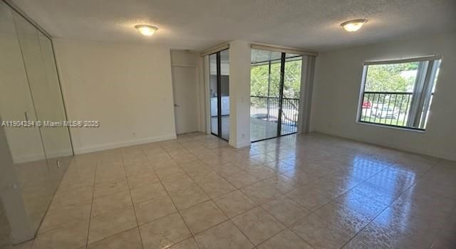 For Sale: $229,000 (2 beds, 2 baths, 978 Square Feet)