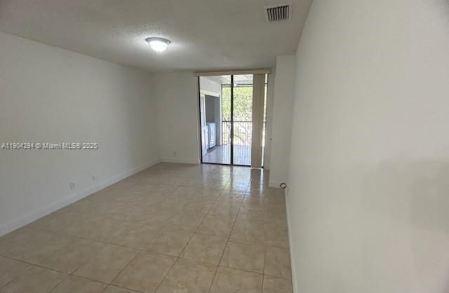 For Sale: $229,000 (2 beds, 2 baths, 978 Square Feet)